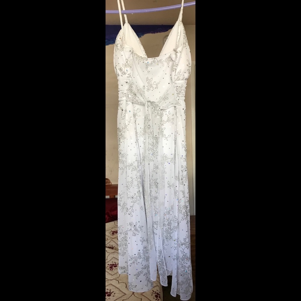 Dress - Picture 5 of 9